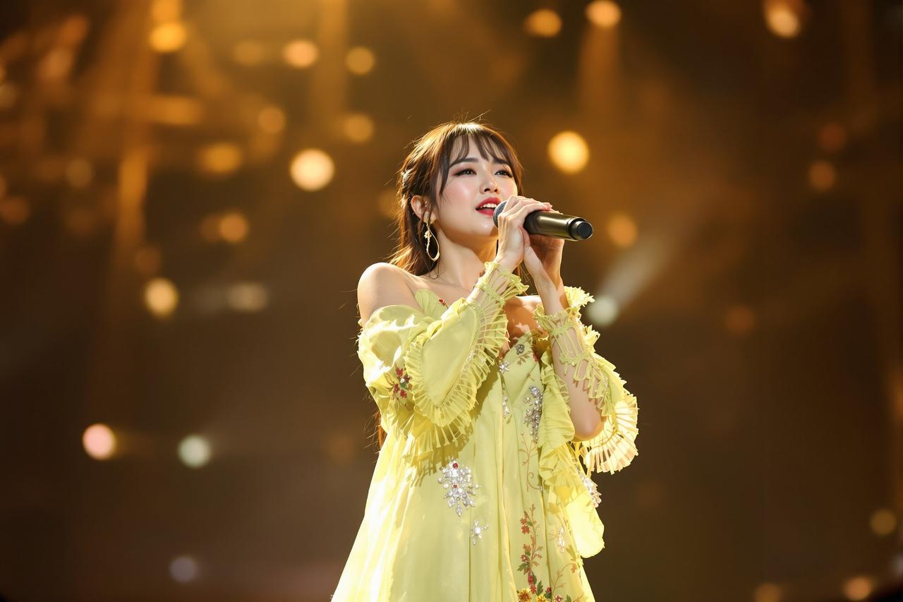 赵思雨新歌《微光》连续八周霸榜，年度金曲预定 - 黑料大赛近期更新
